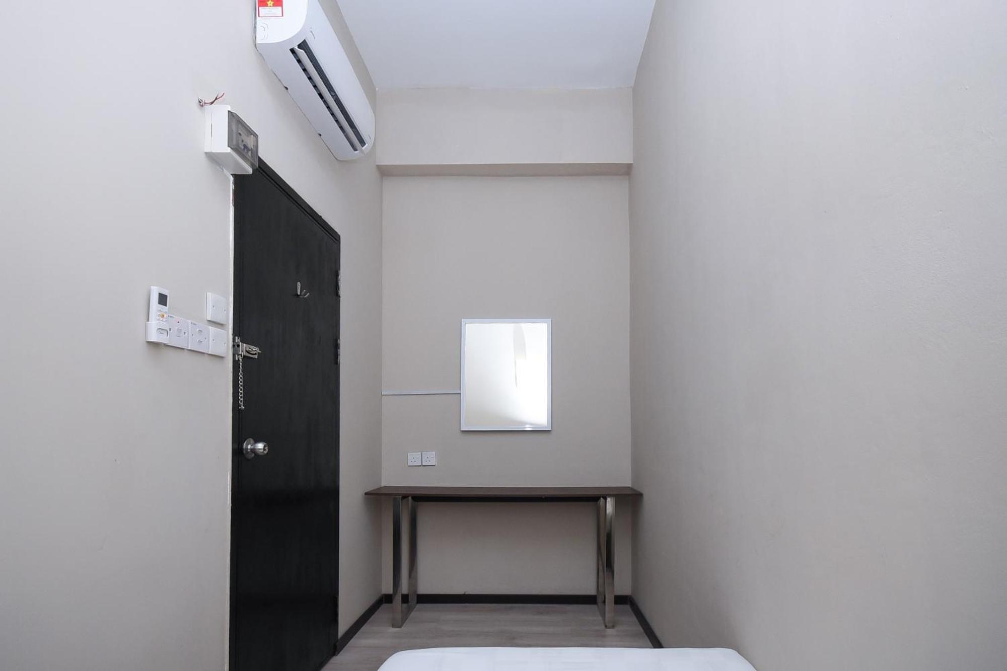 Spot On 89838 Lm Residence Miri Exterior photo